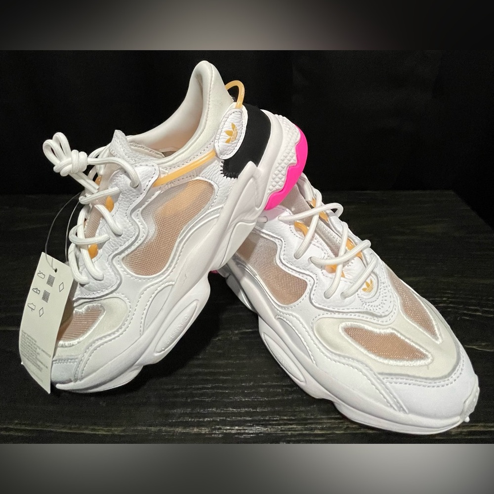 Adidas Womens OZWEEGO LITE 'WHITE HAZY ORANGE' size 5.5 BRAND NEW